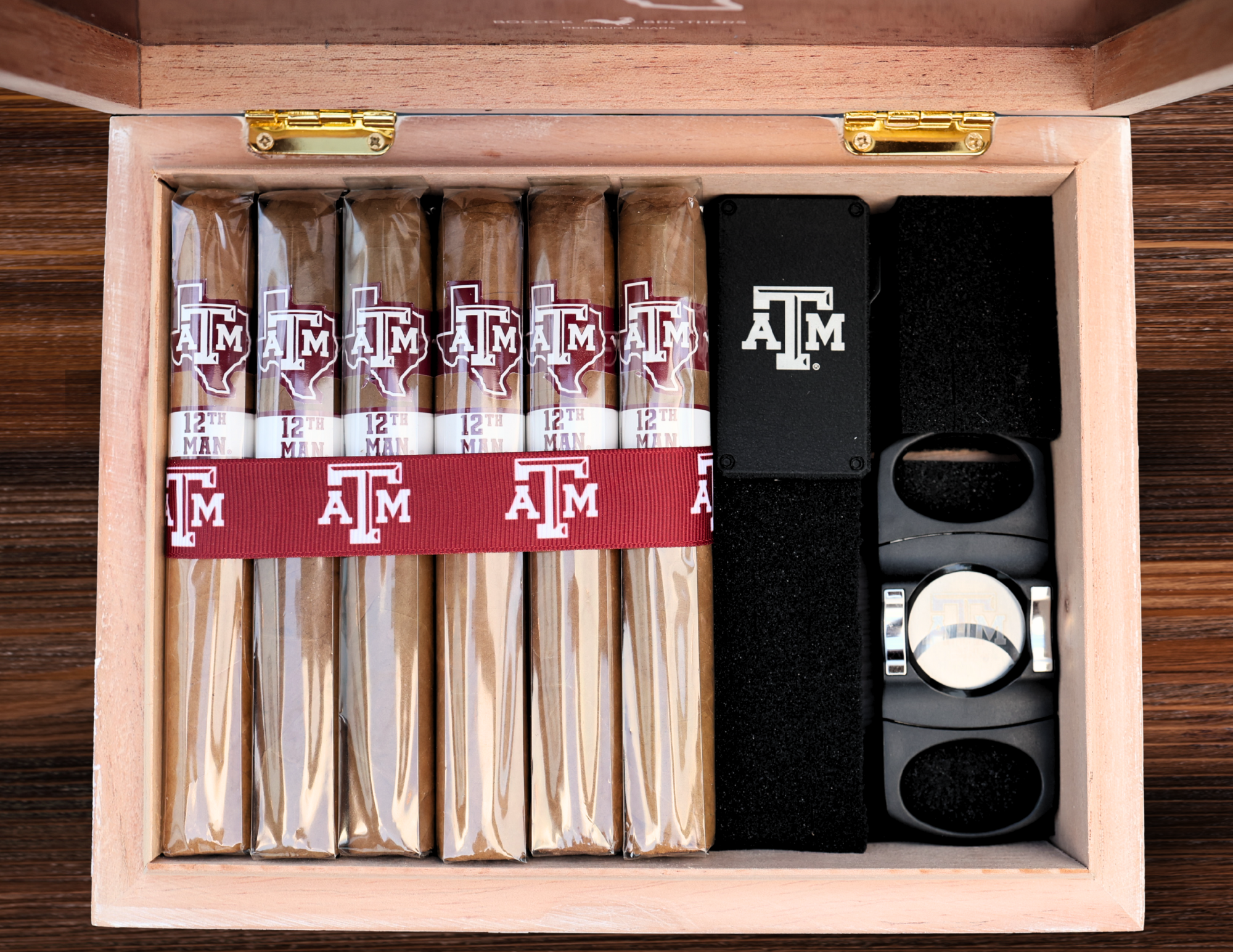 Aggie White Label Connecticut Gift Set with Lighter and Cutter
